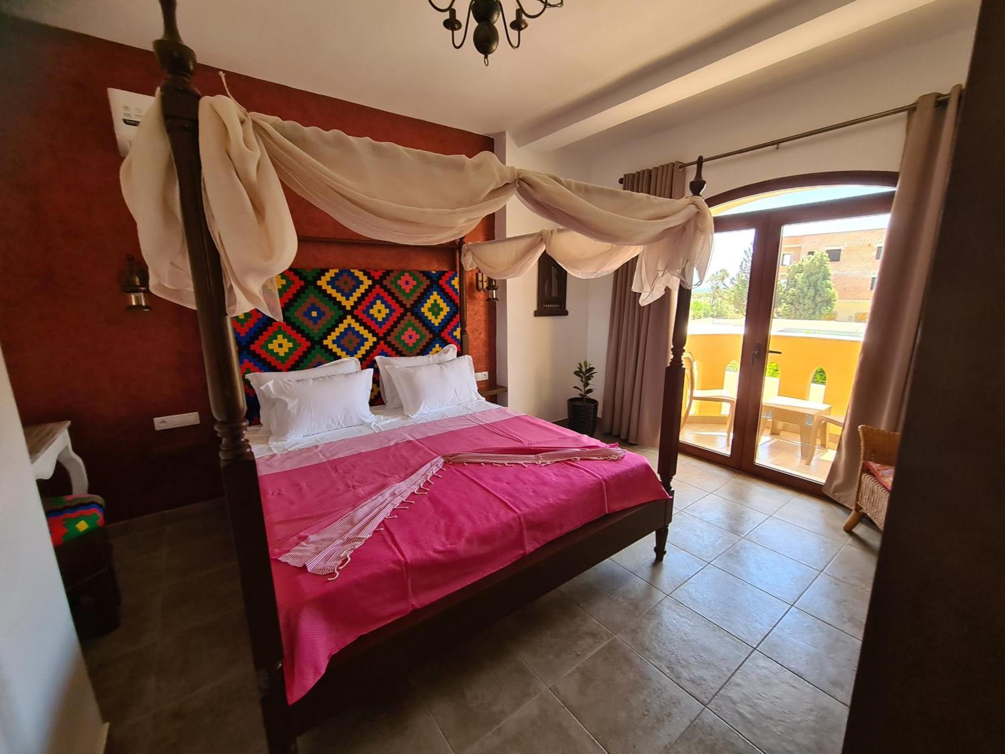 Mahdia - Baghdadi - Laourient Apartments, Restaurant, Cafe Room photo